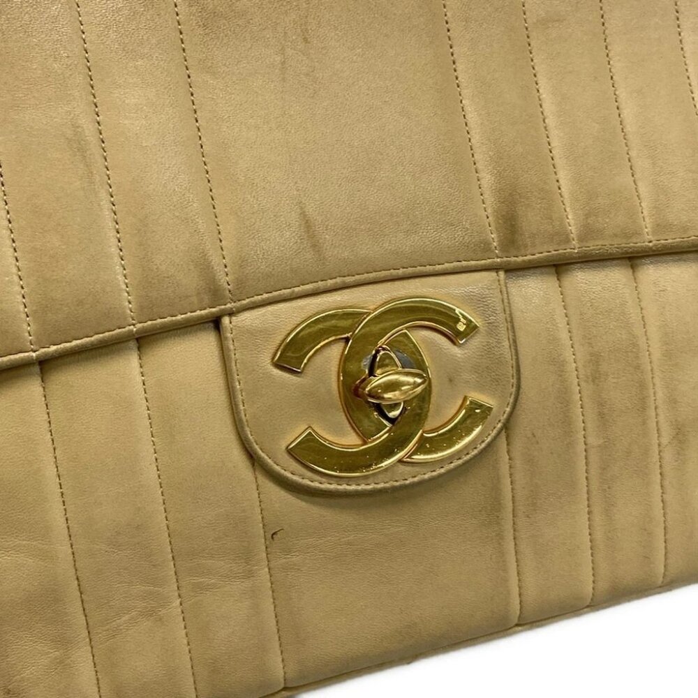 CHANEL New Mademoiselle - Beige Lambskin Shoulder Bag Gold hardware - Picture 10 of 15